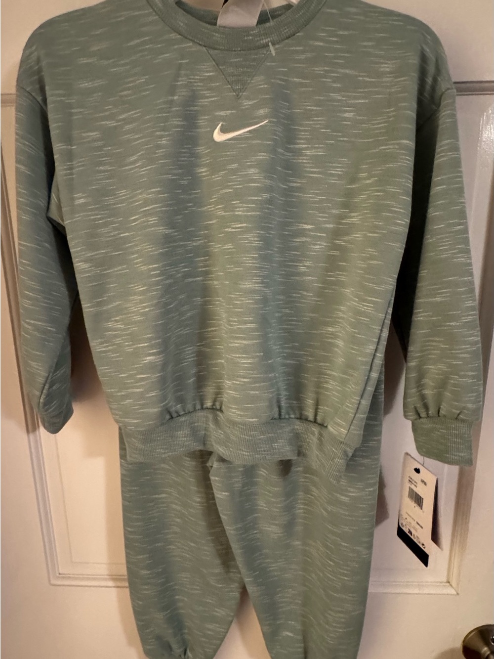 Kids Nike 2 Piece Sweatsuit Size 4 sage Green NWT Boys Girls Outfit